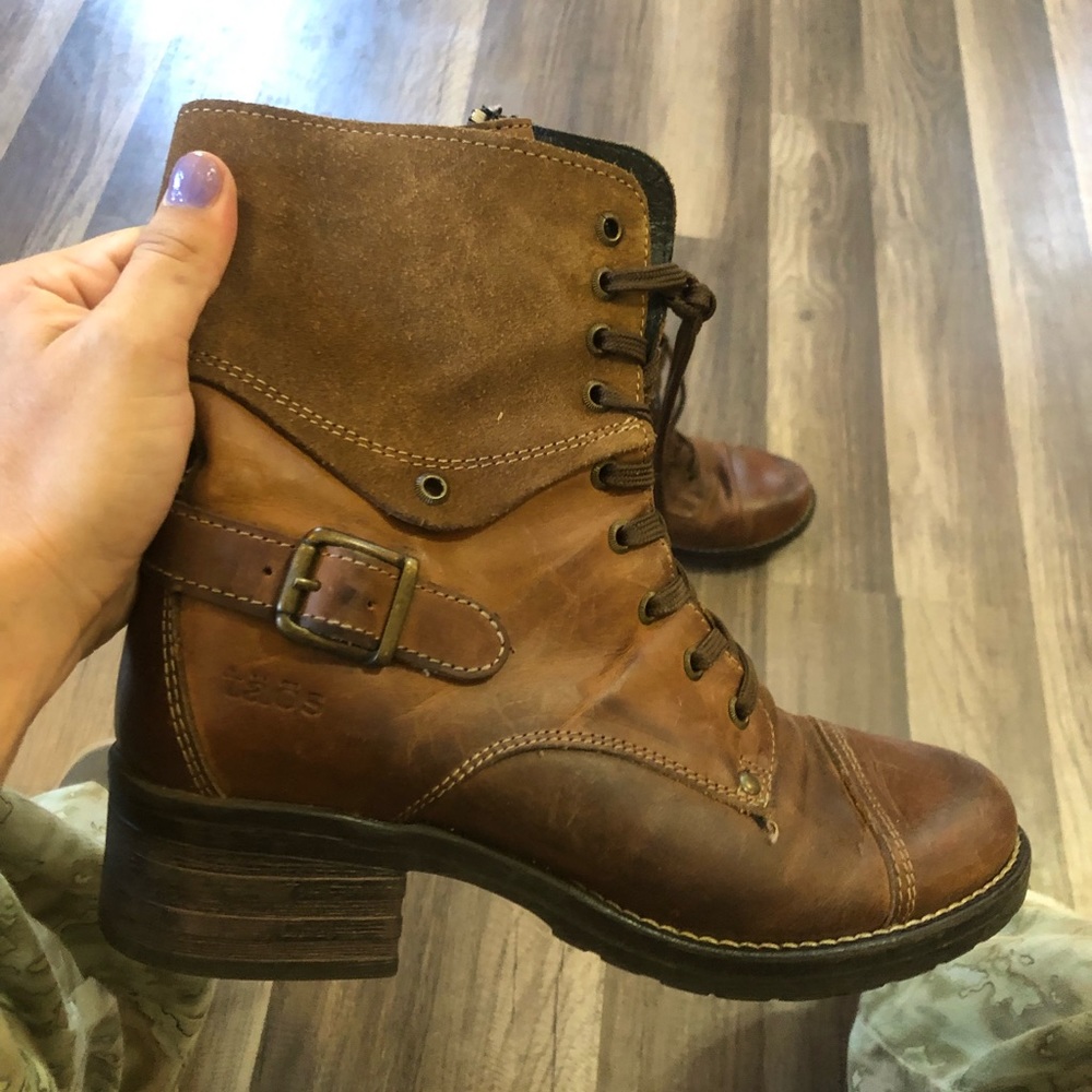 TAOS Boots size 39 fits like 7, very lightly worn.